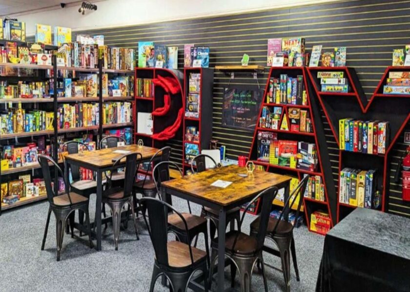 تجهیز کافه بازی و خانه بازی با بازی های فکری و بردگیم