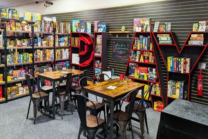 تجهیز کافه بازی و خانه بازی با بازی های فکری و بردگیم